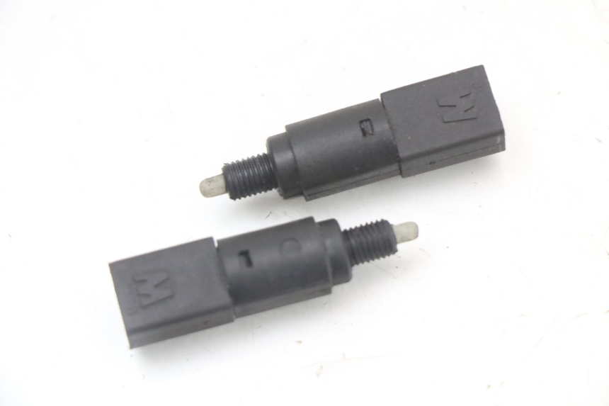 photo de CONTACTEUR FEU STOP PIAGGIO LIBERTY 4T 50 (2004 - 2008)