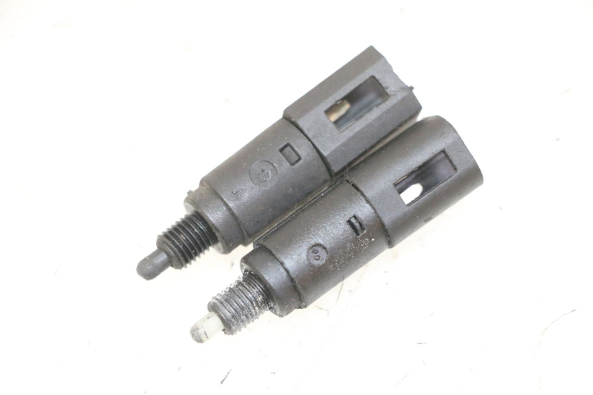 photo de CONTACTEUR FEU STOP PIAGGIO VESPA GRANTURISMO 200 (2004 - 2005)