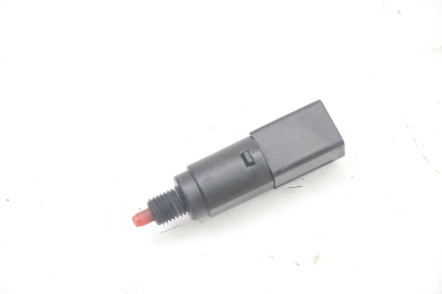 photo de CONTACTEUR FEU STOP PIAGGIO VESPA S 2T 50 (2007 - 2014)