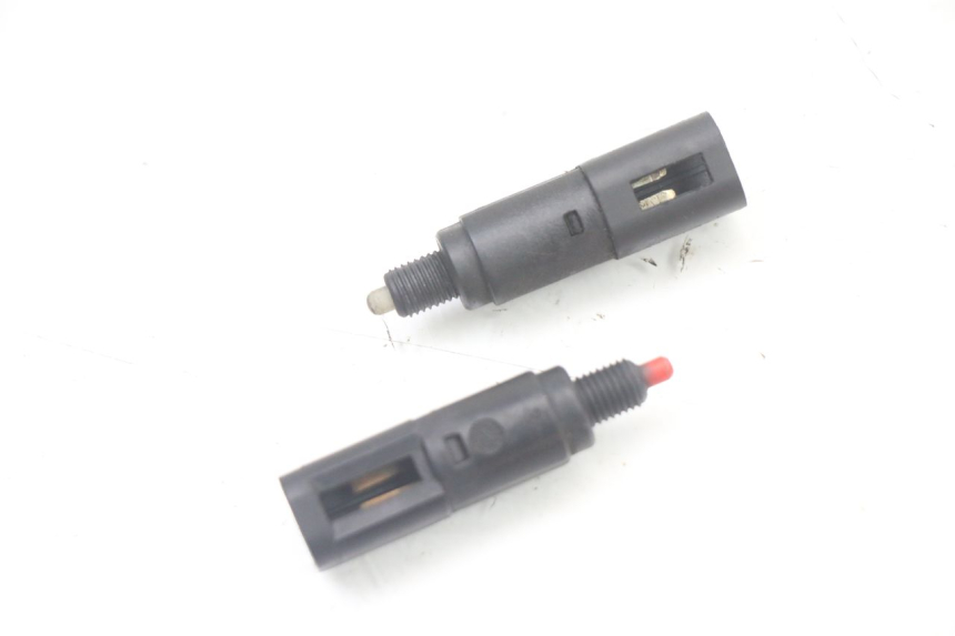 photo de CONTACTEUR FEU STOP PIAGGIO X8 125 (2004 - 2007)