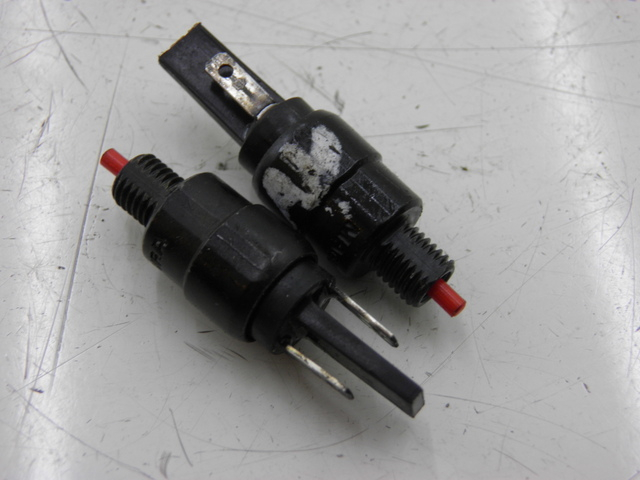 photo de CONTACTEUR FEU STOP PIAGGIO XEVO - X EVO 125 (2010 - 2015)