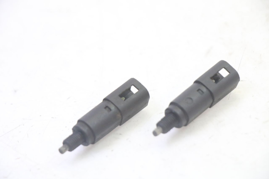 photo de CONTACTEUR FEU STOP GILERA RUNNER SP 50 (2009 - 2017)