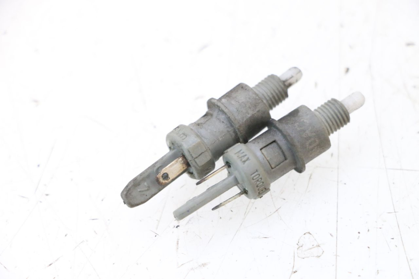 photo de CONTACTEUR FEU STOP PEUGEOT SATELIS COMPRESSOR K15 125 (2006 - 2009) - Détail de la pièce