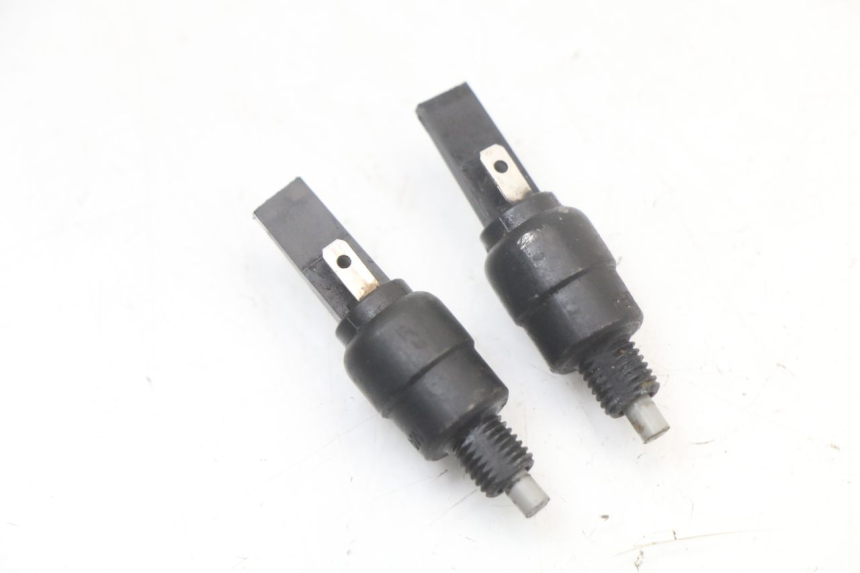 photo de CONTACTEUR FEU STOP APRILIA SCARABEO GT 125 (1999 - 2007)