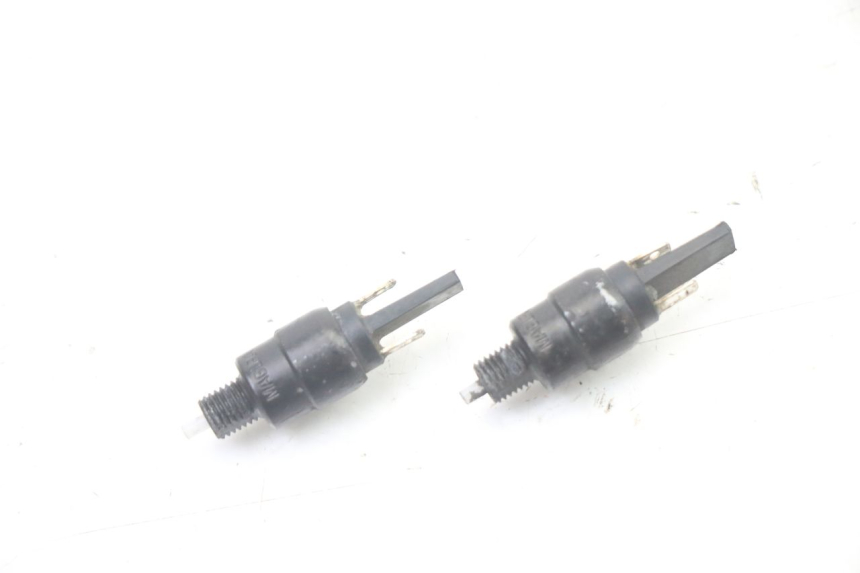 photo de CONTACTEUR FEU STOP APRILIA SCARABEO GT TOURING 125 (1999 - 2005)