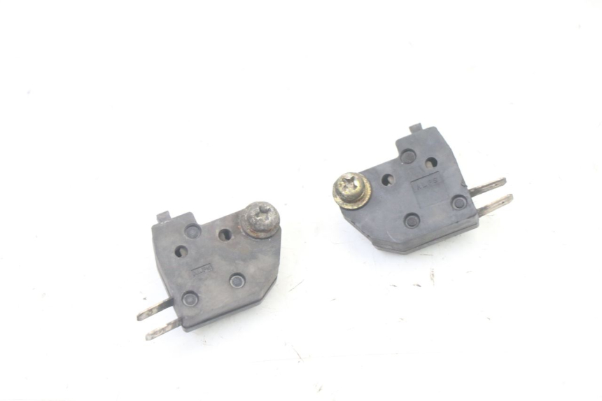 photo de CONTACTEUR FEU STOP SUZUKI UH BURGMAN 125 (2002 - 2006)