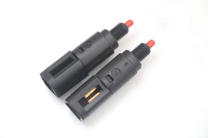 photo de CONTACTEUR FEU STOP PIAGGIO VESPA LX 125 (2005 - 2010)