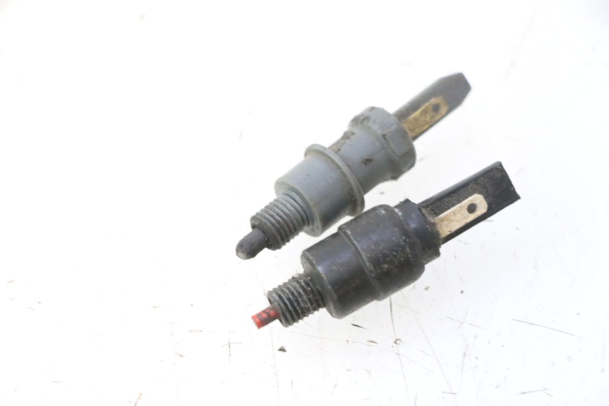 photo de CONTACTEUR FEU STOP PIAGGIO VESPA PRIMAVERA 2T 50 (2013 - 2018) - Vue principale