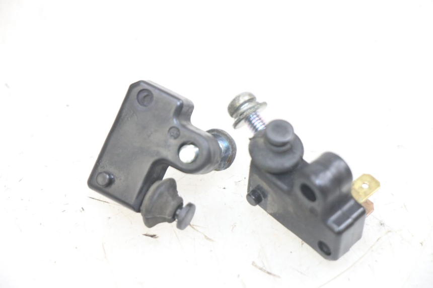 photo de CONTACTEUR FEU STOP YAMAHA X-MAX XMAX 250 (2006 - 2009)