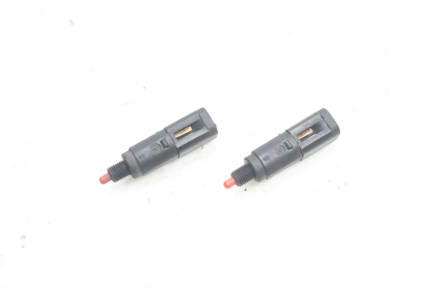 photo de CONTACTEUR FEU STOP PIAGGIO X8 STREET 125 (2006 - 2007) - Vue principale