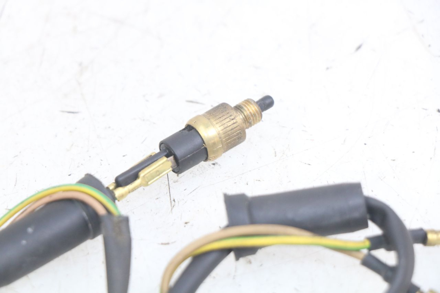 photo de CONTACTEUR FEU STOP YAMAHA YP MAJESTY 125 (1998 - 2001)