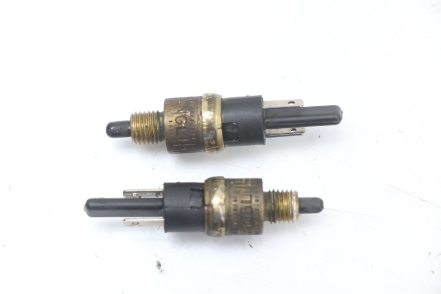 photo de CONTACTEUR FEU STOP YAMAHA YP MAJESTY 125 (2002 - 2006)
