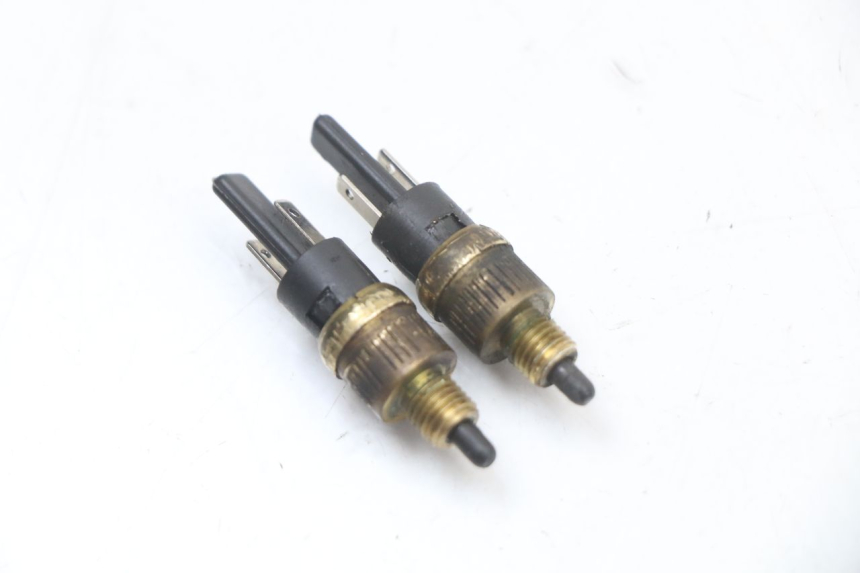photo de CONTACTEUR FEU STOP YAMAHA YP MAJESTY 125 (2002 - 2006)