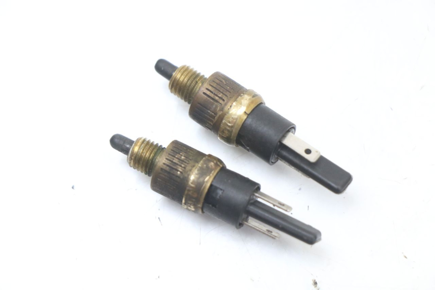 photo de CONTACTEUR FEU STOP YAMAHA YP MAJESTY 125 (2002 - 2006)