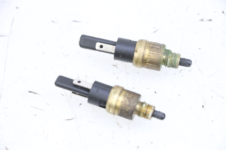 photo de CONTACTEUR FEU STOP YAMAHA YP MAJESTY 125 (2002 - 2006) - Vue principale