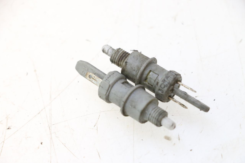 photo de CONTACTEUR FEU STOP YAMAHA YP MAJESTY 125 (1998 - 2001) - Détail de la pièce