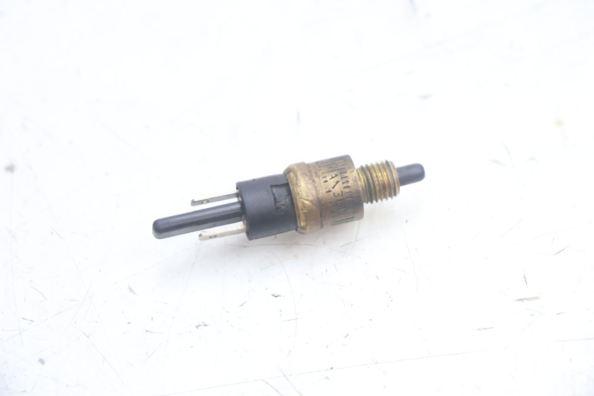 photo de CONTACTEUR FEU STOP YAMAHA YP MAJESTY 125 (2002 - 2006) - Détail de la pièce