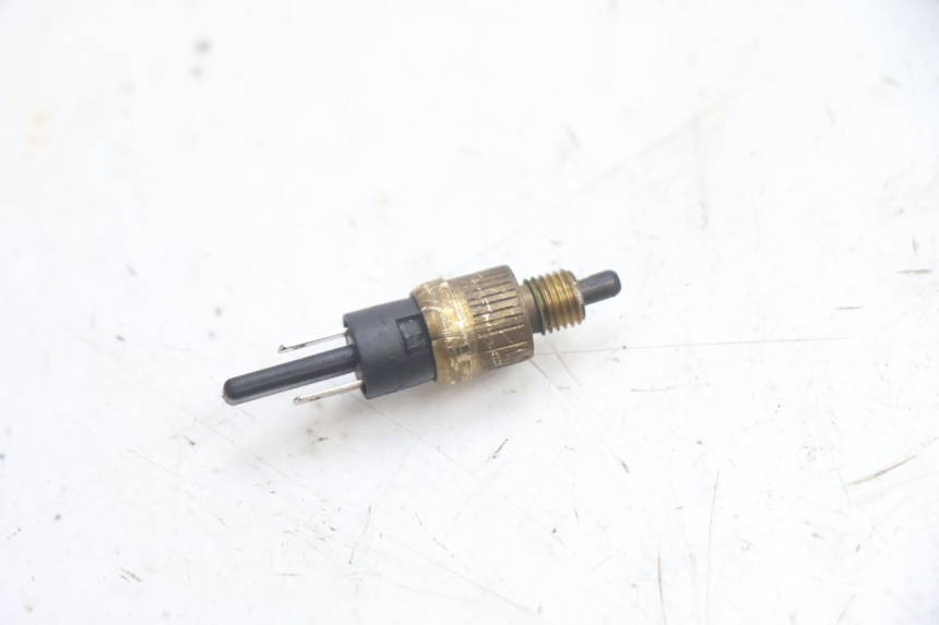 photo de CONTACTEUR FEU STOP YAMAHA YP MAJESTY 125 (2002 - 2006) - Zoom état d’usage