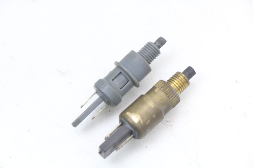 photo de CONTACTEUR FEU STOP PIAGGIO ZIP 2T 50 (2009 - 2019)