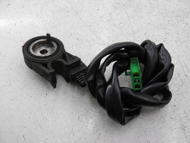 photo de COUPE CONTACT BEQUILLE HONDA FES S-WING SWING ABS 125 (2007 - 2015)