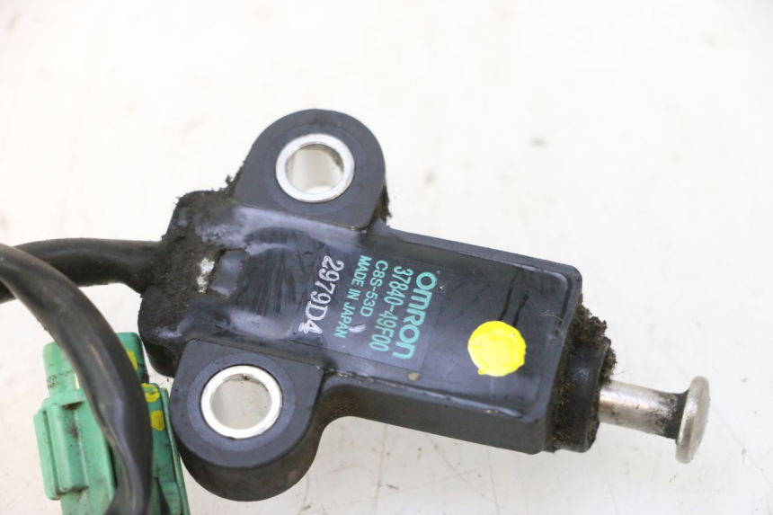 photo de COUPE CONTACT BEQUILLE SUZUKI BURGMAN 125 (2007 - 2014) - Gros plan technique
