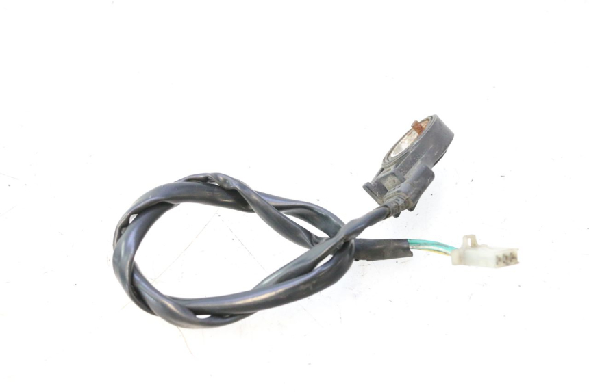 photo de COUPE CONTACT BEQUILLE CF MOTO E-CHARM 125 (2005 - 2008) - Gros plan technique