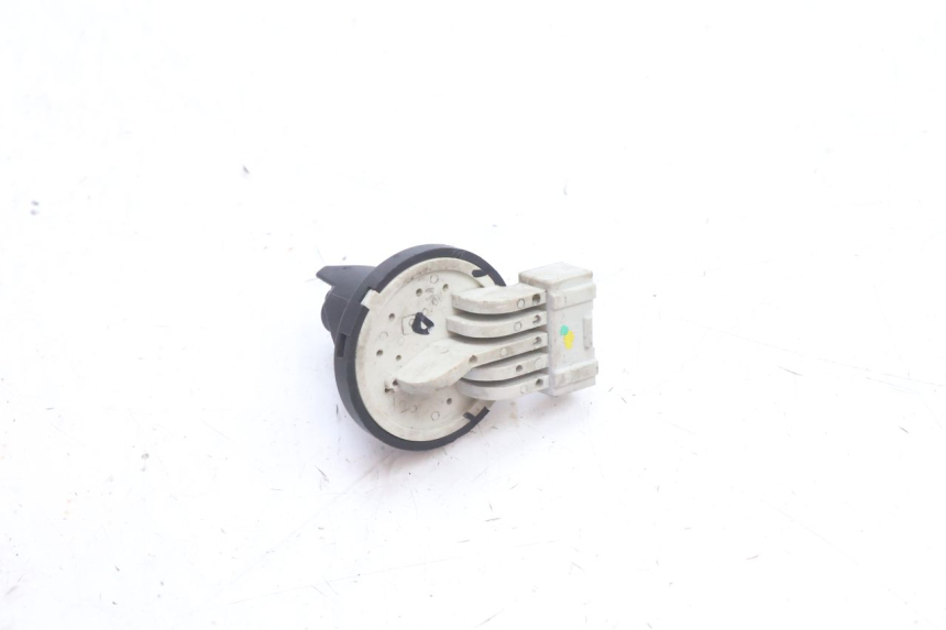 photo de COUPE CONTACT PIAGGIO LIBERTY IGET 4T 50 (2021 - 2025) - Autre angle de vue