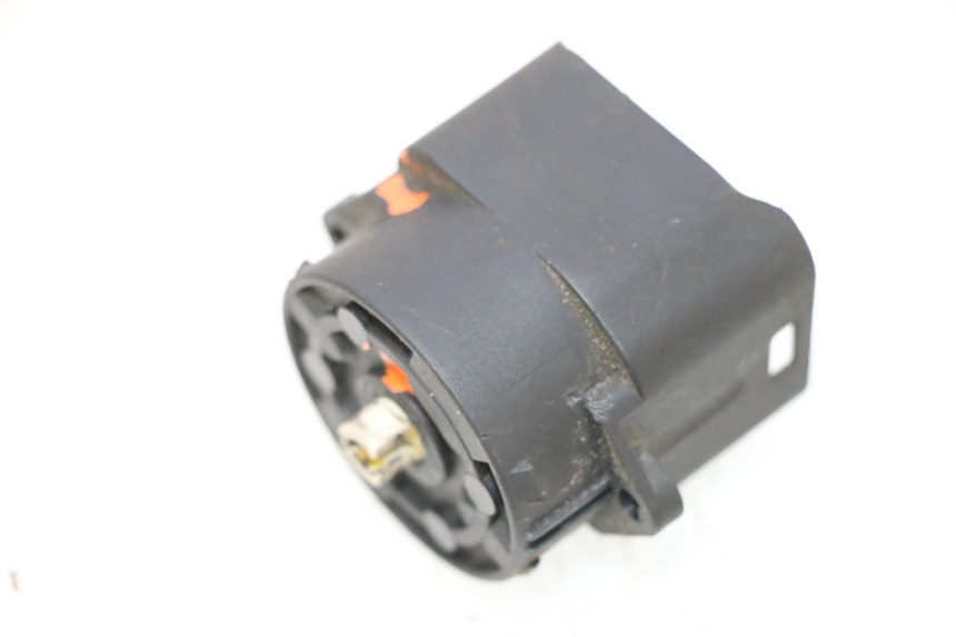photo de COUPE CONTACT PIAGGIO MP3 RL 250 (2006 - 2010) - Vue principale