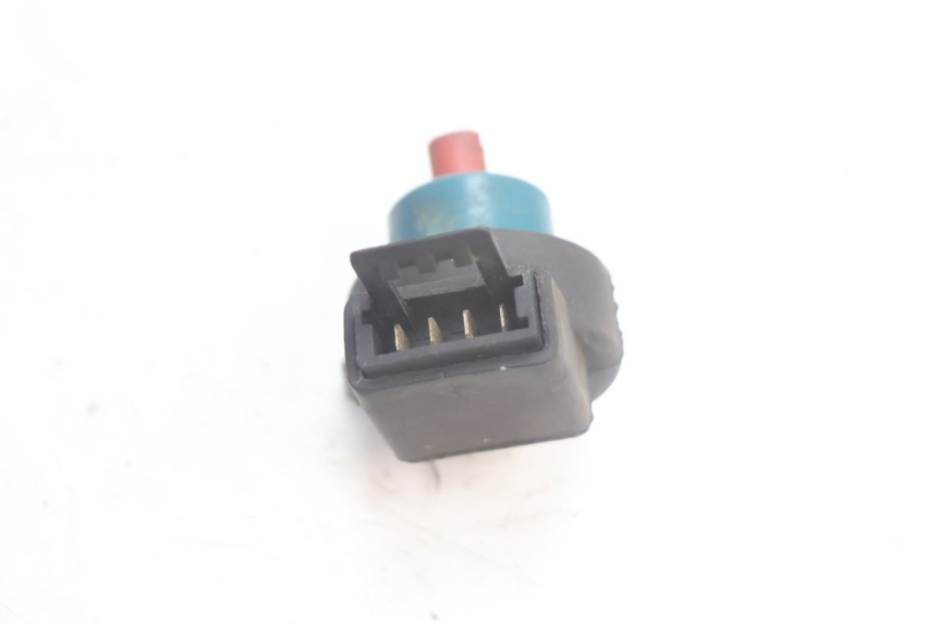 photo de COUPE CONTACT PIAGGIO ZIP IGET 4T 50 (2021 - 2023) - Zoom état d’usage