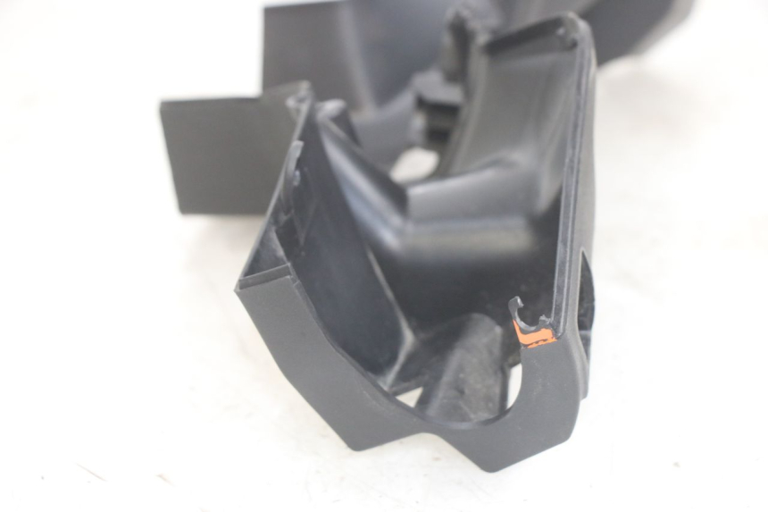 photo de COUVRE GUIDON ARRIERE APRILIA SXR 50 (2021 - 2023)