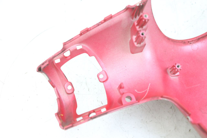 photo de COUVRE GUIDON ARRIERE PEUGEOT DJANGO 4T 50 (2014 - 2019) - Gros plan technique