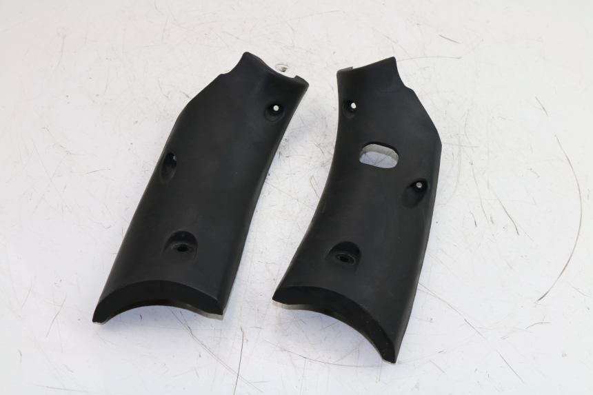 photo de COUVRE GUIDON ARRIERE KYMCO GRAND DINK 125 (2002 - 2007)