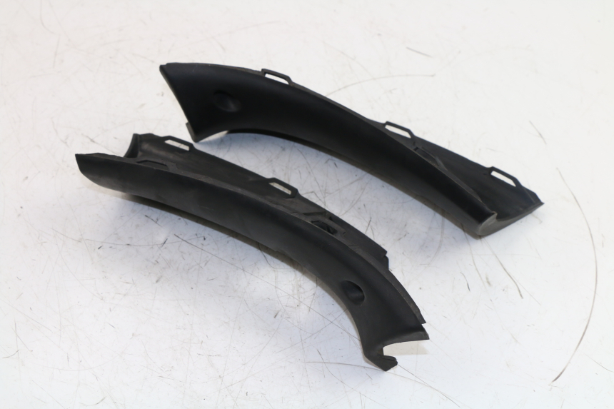 photo de COUVRE GUIDON ARRIERE KYMCO GRAND DINK 125 (2002 - 2007)