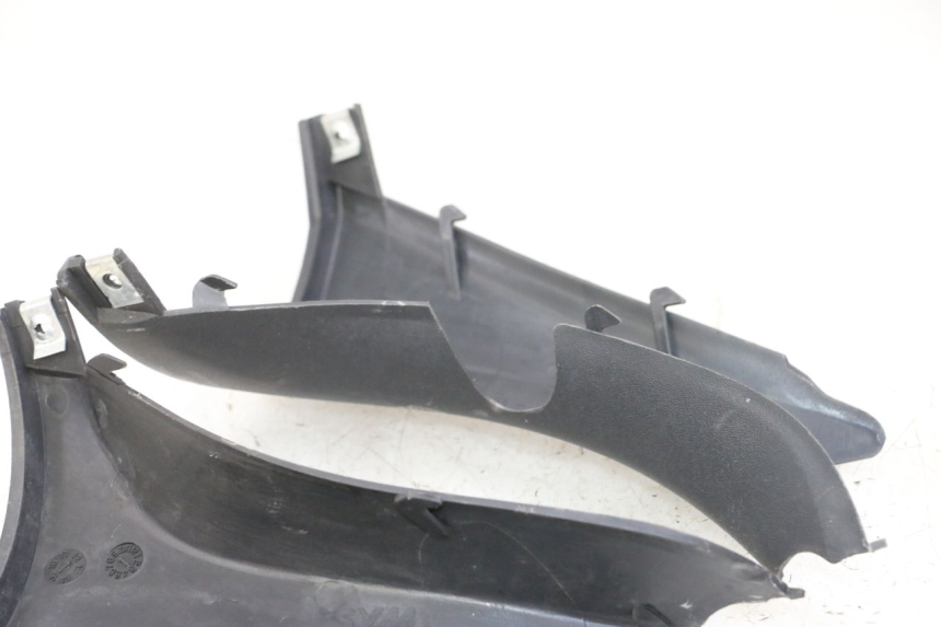 photo de COUVRE GUIDON ARRIERE SYM JOYMAX 125 (2010 - 2017)