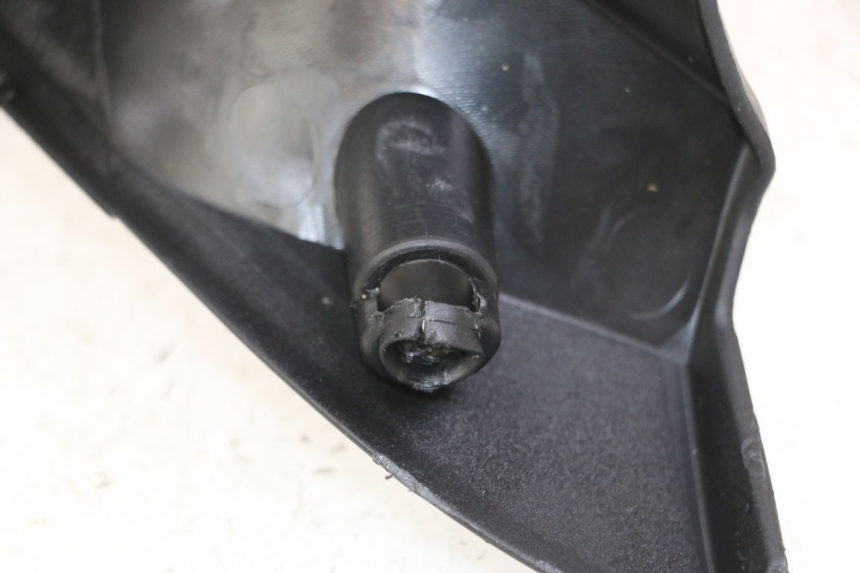 photo de COUVRE GUIDON ARRIERE KYMCO XCITING 500 (2007 - 2010)