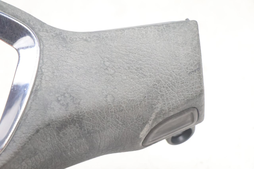 photo de COUVRE GUIDON ARRIERE PIAGGIO LIBERTY 125 (1998 - 2008) - Zoom état d’usage