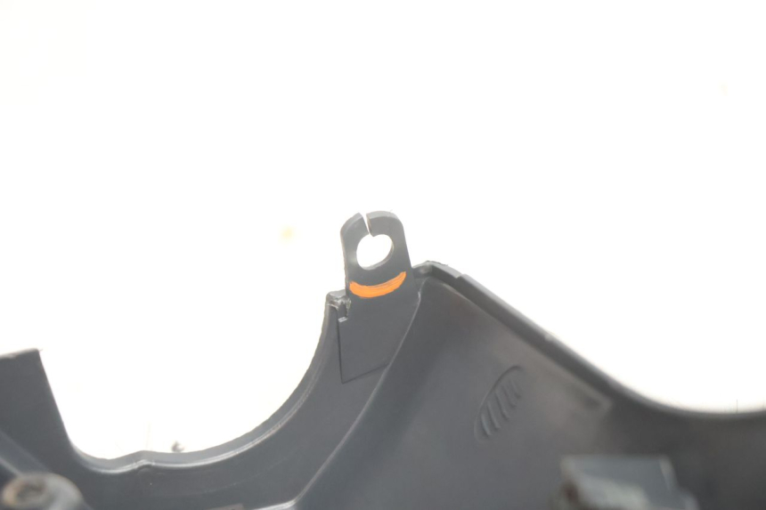 photo de COUVRE GUIDON ARRIERE PIAGGIO LIBERTY 125 (1998 - 2008) - Points de fixation