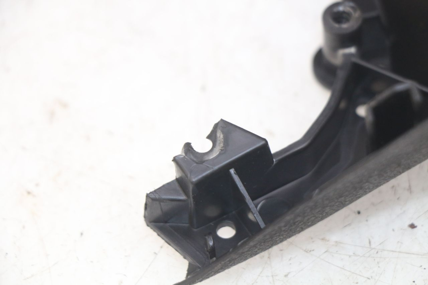 photo de COUVRE GUIDON ARRIERE MBK SKYCRUISER 125 (2010 - 2013)