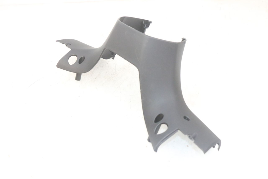 photo de COUVRE GUIDON ARRIERE PIAGGIO MP3 HPE 300 (2019 - 2026) - Détail de la pièce