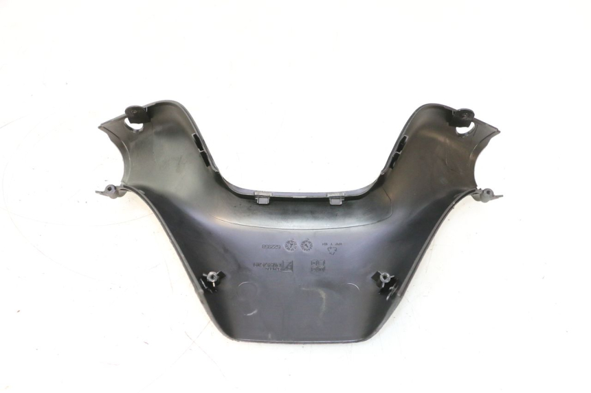 photo de COUVRE GUIDON ARRIERE PIAGGIO MP3 LT 300 (2010 - 2016) - État de surface