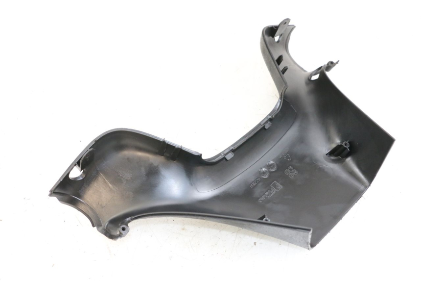 photo de COUVRE GUIDON ARRIERE PIAGGIO MP3 500 (2011 - 2015)