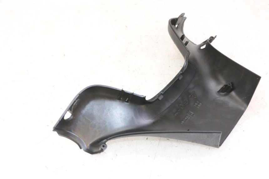 photo de COUVRE GUIDON ARRIERE PIAGGIO MP3 500 (2011 - 2015)