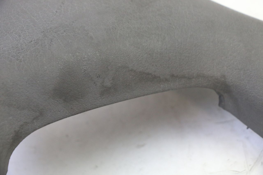 photo de COUVRE GUIDON ARRIERE PIAGGIO MP3 500 (2011 - 2015)