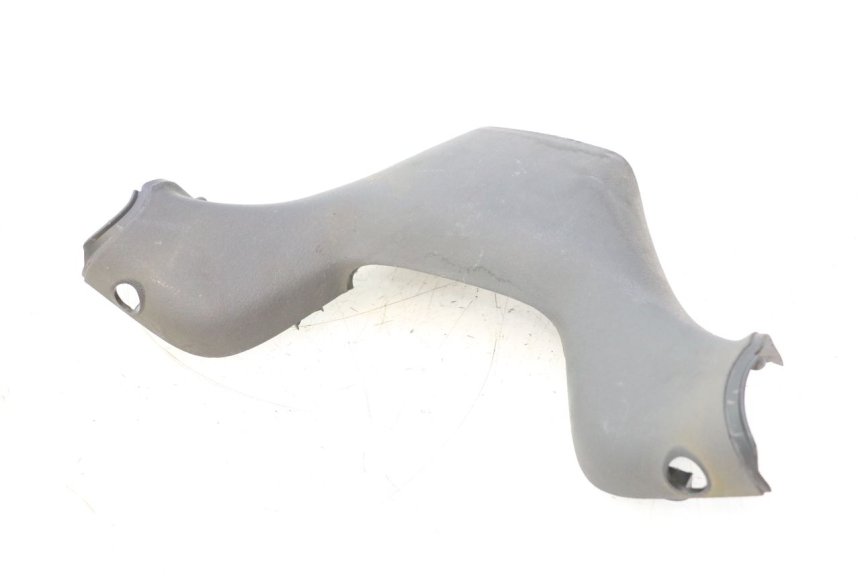 photo de COUVRE GUIDON ARRIERE PIAGGIO MP3 125 (2006 - 2014) - Points de fixation