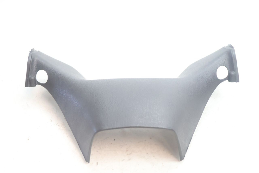 photo de COUVRE GUIDON ARRIERE PIAGGIO MP3 500 (2011 - 2015) - Détail de la pièce