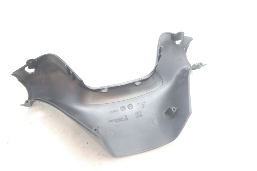 photo de COUVRE GUIDON ARRIERE PIAGGIO MP3 500 (2011 - 2015) - Autre angle de vue