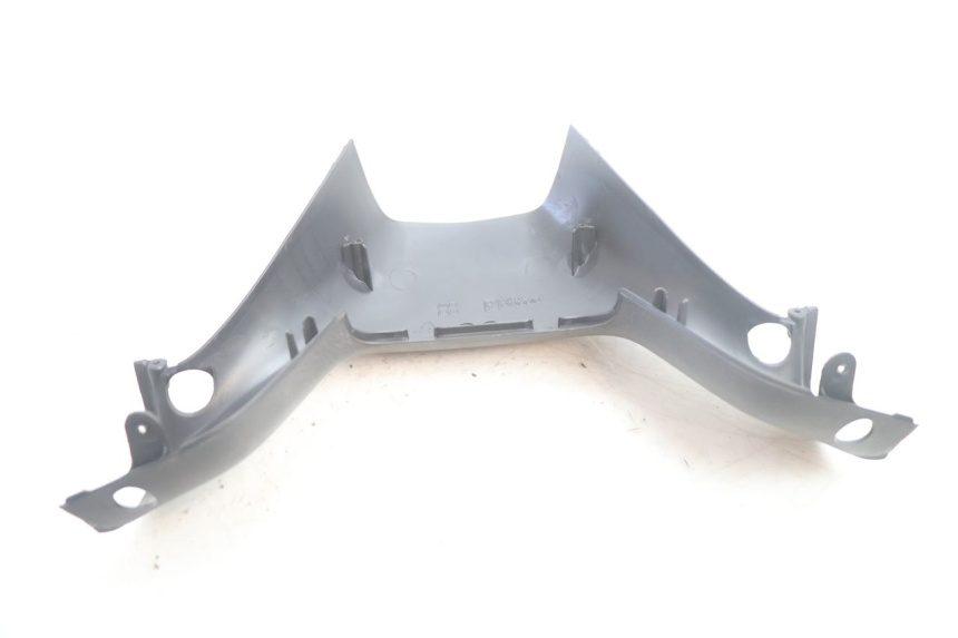 photo de COUVRE GUIDON ARRIERE PIAGGIO MP3 500 (2011 - 2015) - Gros plan technique