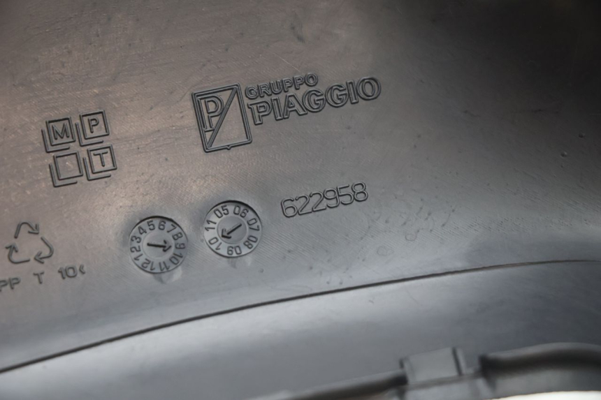 photo de COUVRE GUIDON ARRIERE PIAGGIO MP3 500 (2011 - 2015) - Vue d’ensemble
