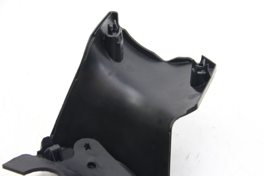 photo de COUVRE GUIDON ARRIERE PEUGEOT CITYSTAR 125 (2011 - 2017)