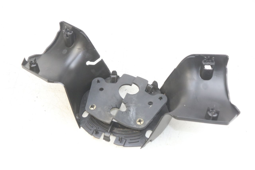 photo de COUVRE GUIDON ARRIERE PEUGEOT CITYSTAR 125 (2011 - 2017)